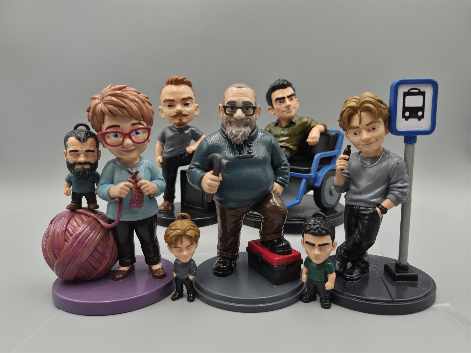 Grupa różnych figurek Mini Charakter